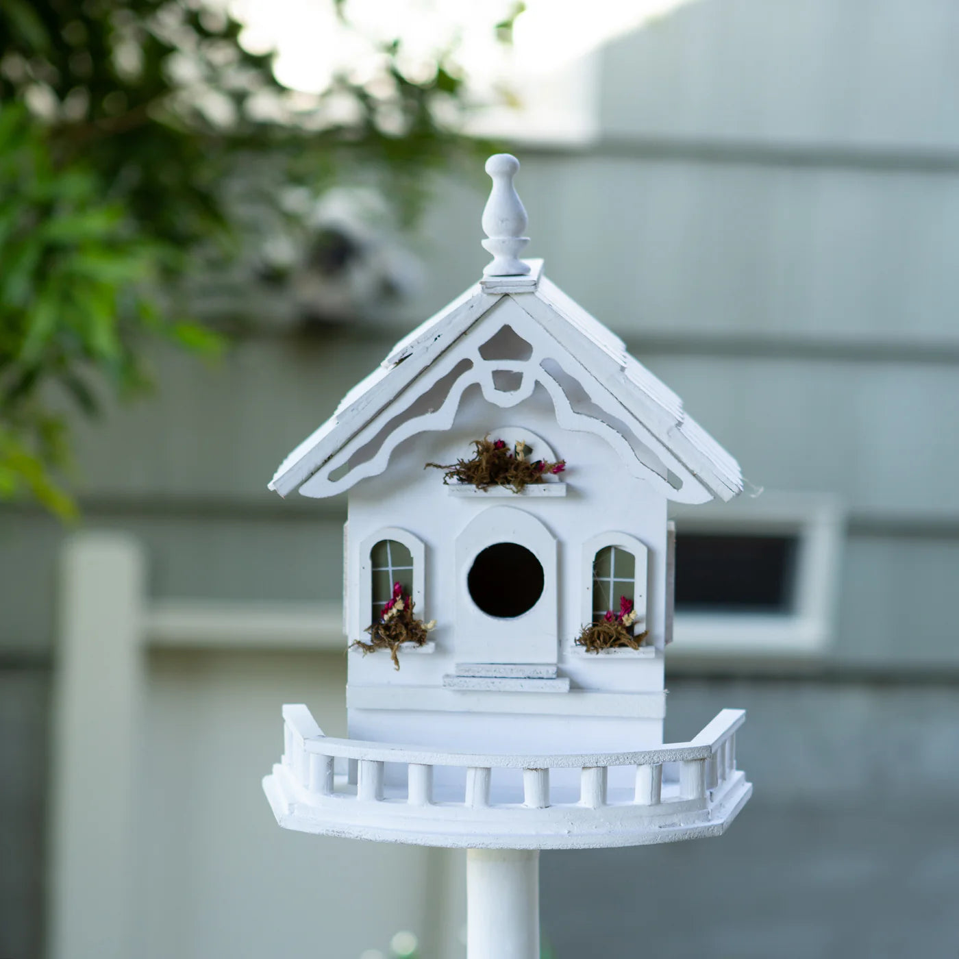 FREESTANDING VICTORIAN BIRDHOUSE