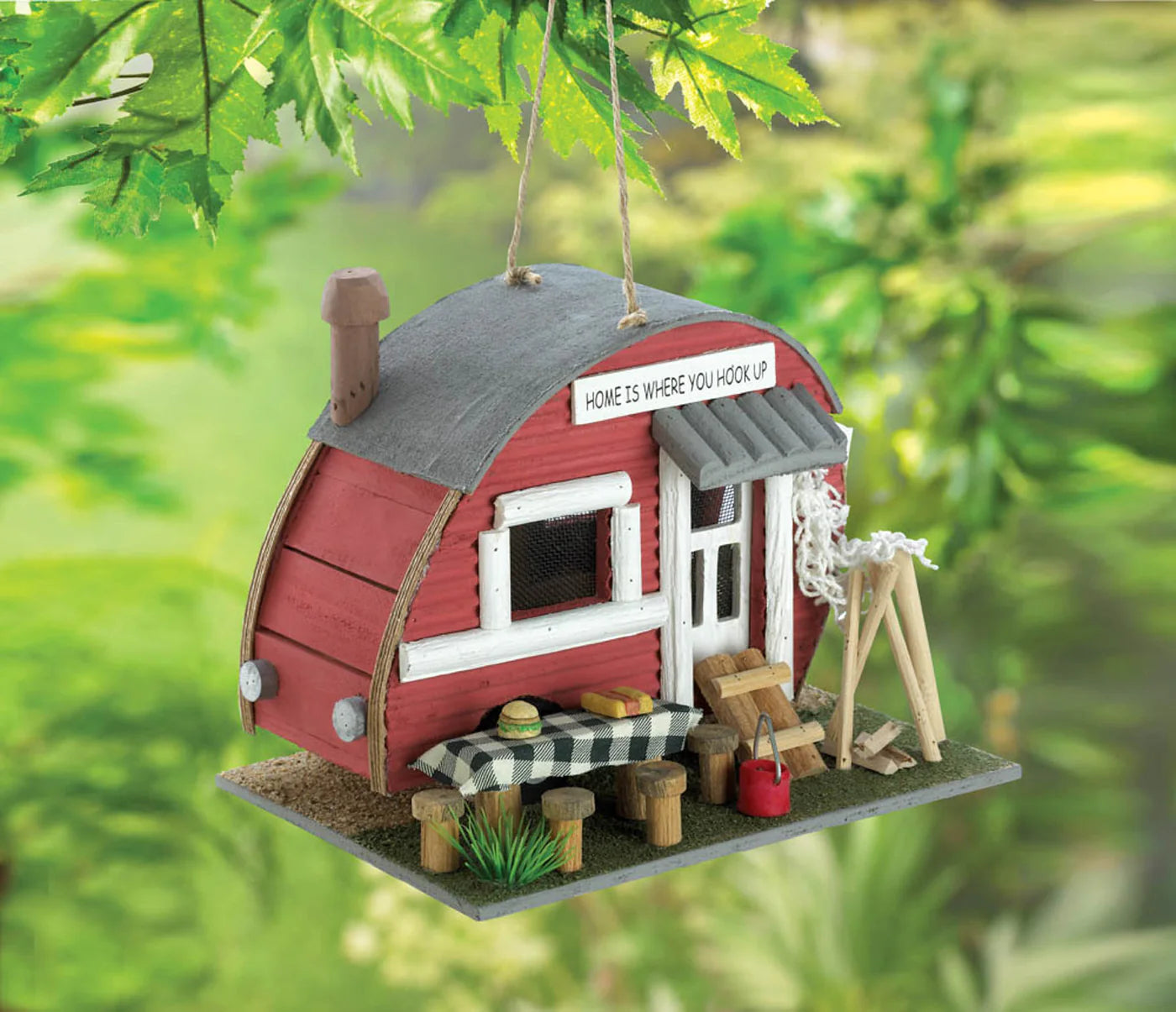 RED TRAILER BIRDHOUSE