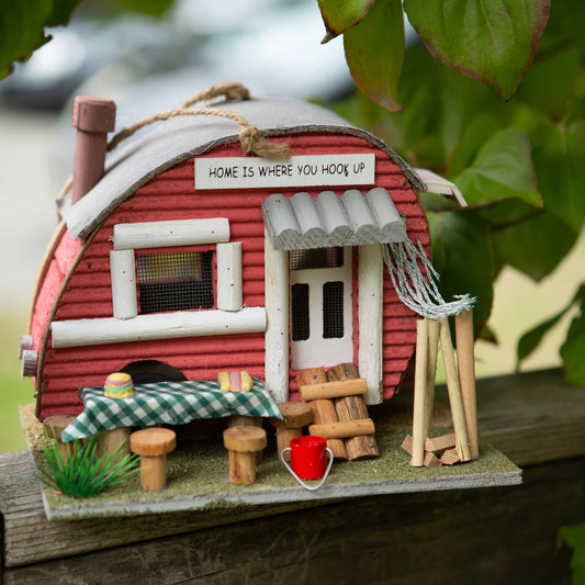 RED TRAILER BIRDHOUSE