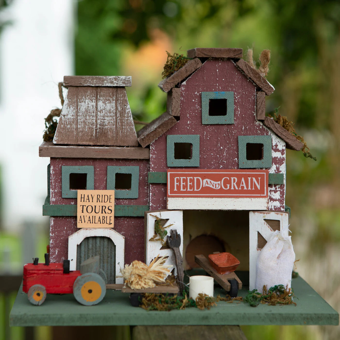 FARMSTEAD BIRDHOUSE