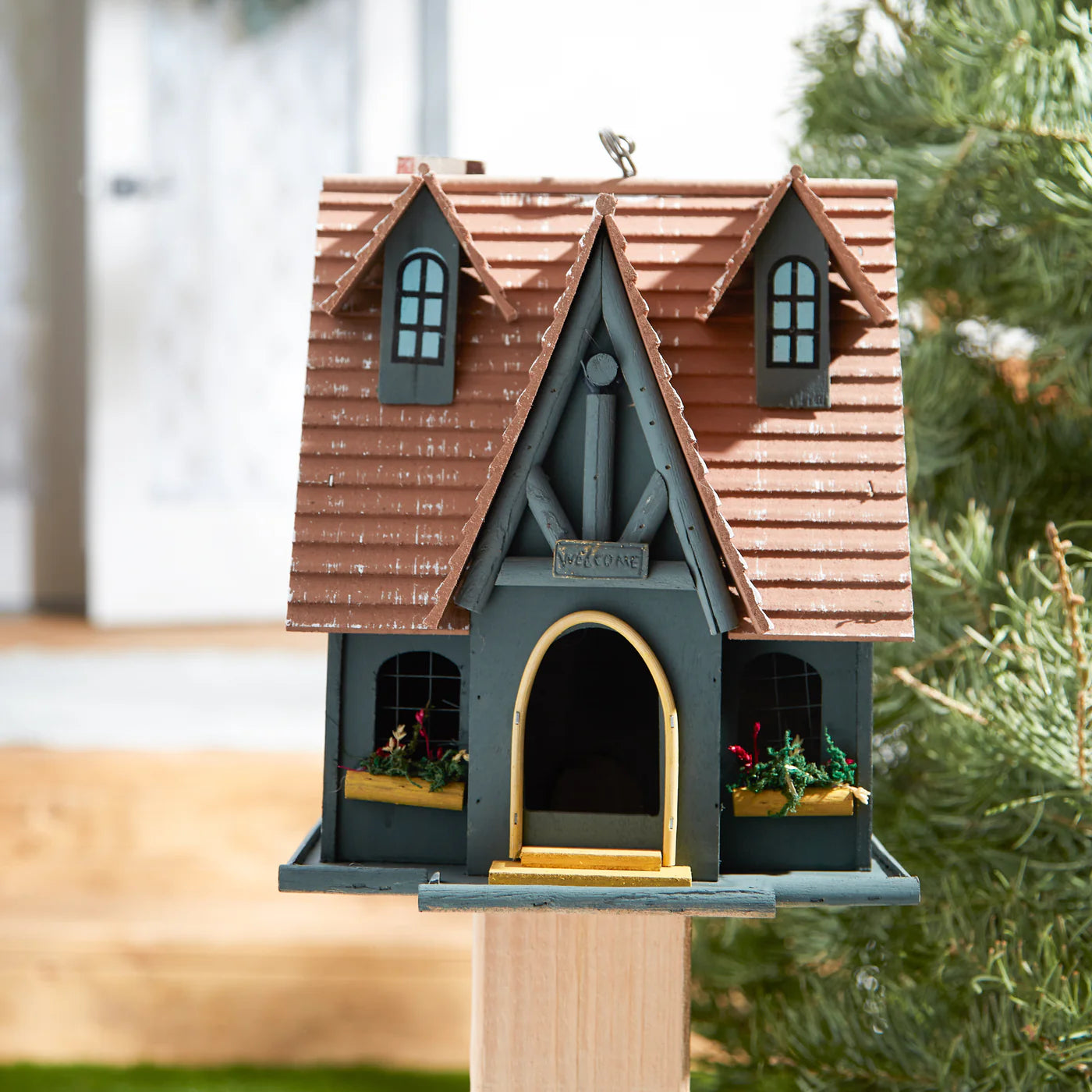 STORYBOOK COTTAGE BIRDHOUSE